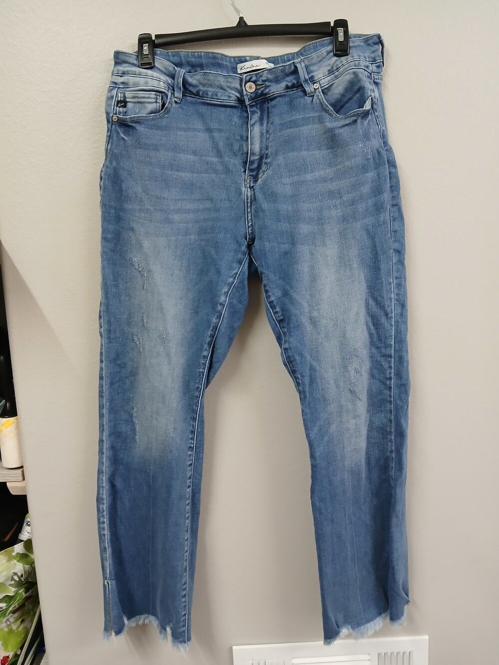KanCan wide-leg jeans feature a trendy frayed (raw) hem size 18